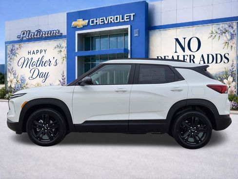 New 2026 Chevrolet TrailBlazer LT w/ Midnight Edition FWD image 3