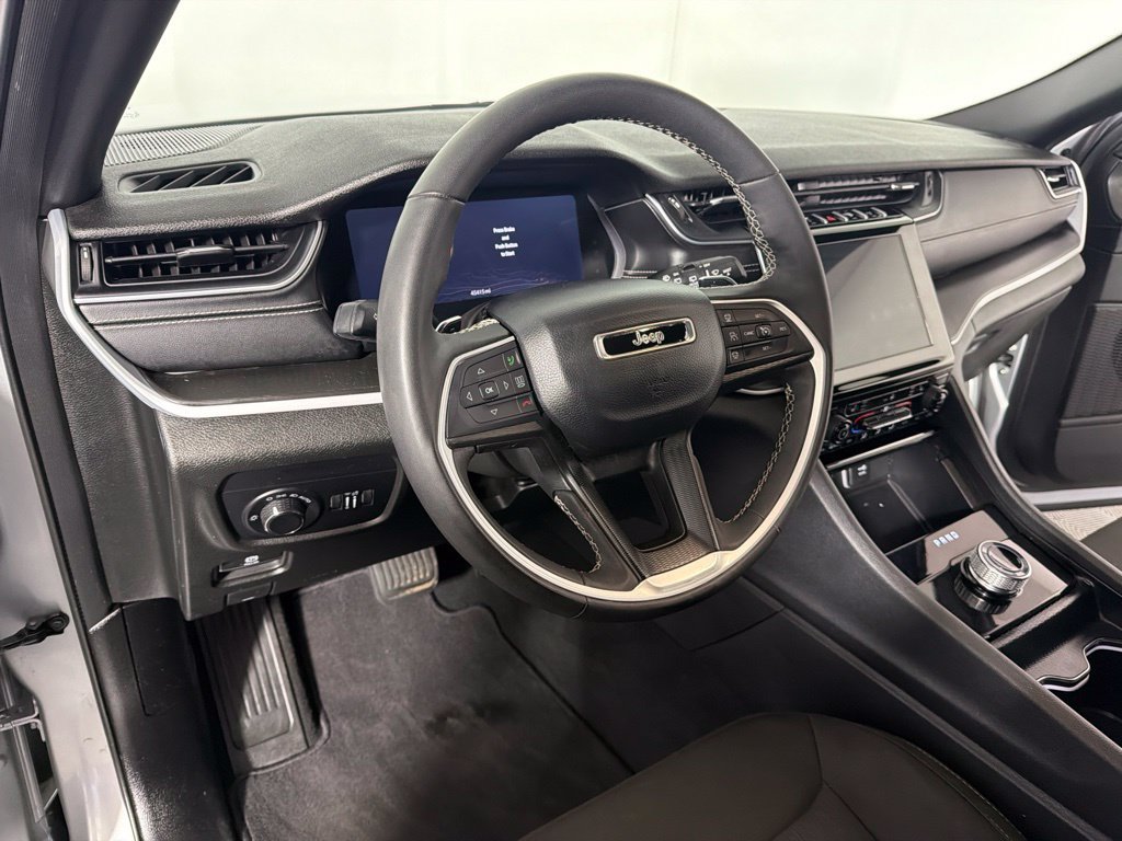 Used 2024 Jeep Grand Cherokee L Laredo w/ Luxury Tech Group I AWD/4WD image 8
