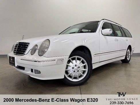 Used 2000 Mercedes-Benz E 320 4MATIC Wagon image 2