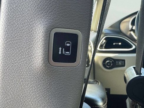 Used 2019 Chrysler Pacifica Touring Plus w/ Tire & Wheel Group image 13