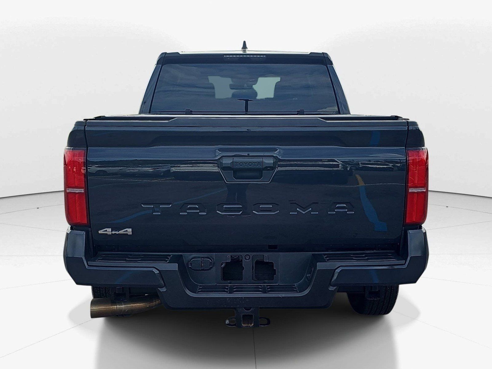 Used 2024 Toyota Tacoma SR5 AWD/4WD image 5
