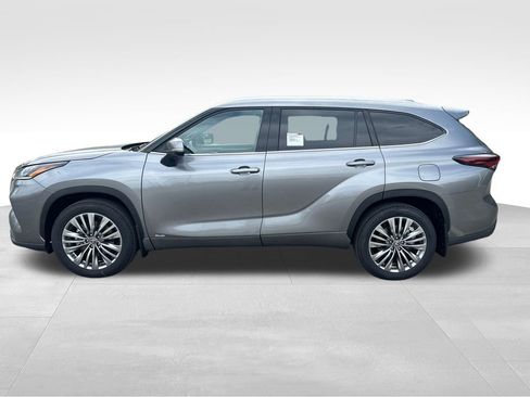 New 2026 Toyota Highlander Platinum AWD/4WD image 2