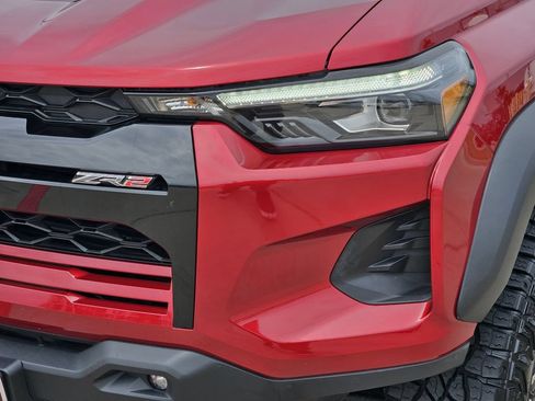 Used 2024 Chevrolet Colorado ZR2 w/ Technology Package AWD/4WD image 10
