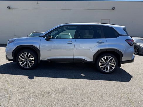 Used 2025 Subaru Forester Touring AWD/4WD image 4