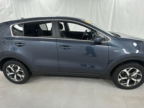 Used 2022 Kia Sportage LX image 2