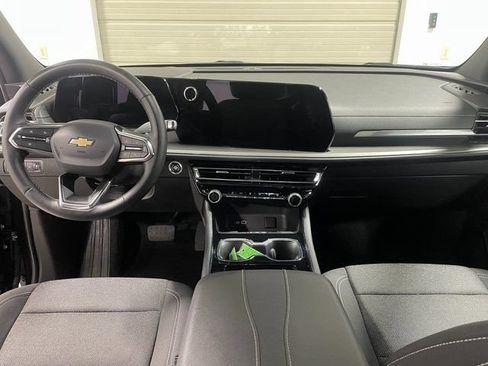 Used 2025 Chevrolet Traverse LT AWD/4WD image 13