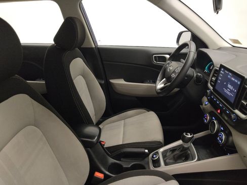 Used 2025 Hyundai Venue SEL image 21