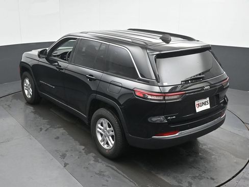 Used 2023 Jeep Grand Cherokee Laredo w/ Luxury Tech Group I AWD/4WD image 37