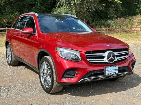 Used 2017 Mercedes-Benz GLC 300 4MATIC image 2