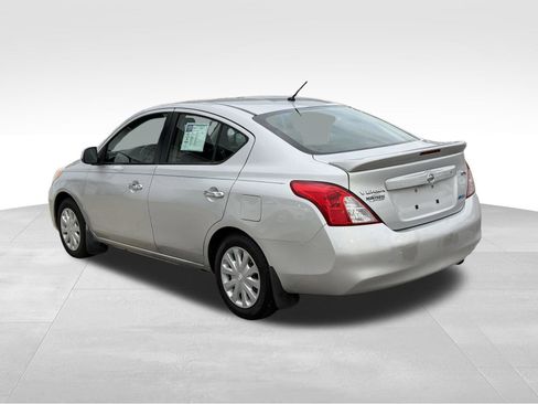 Used 2013 Nissan Versa SV w/ Convenience Pkg FWD image 3