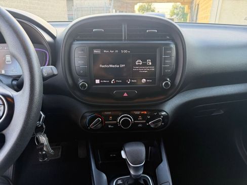 Used 2025 Kia Soul LX w/ LX Technology Package image 17