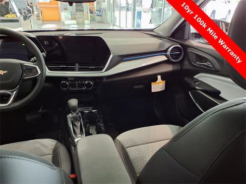New 2025 Chevrolet Trax LT w/ Driver Confidence Package image 15