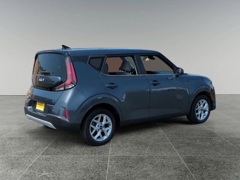 Used 2023 Kia Soul LX w/ LX Technology Package FWD image 5