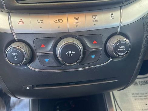 Used 2017 Dodge Journey SXT image 19