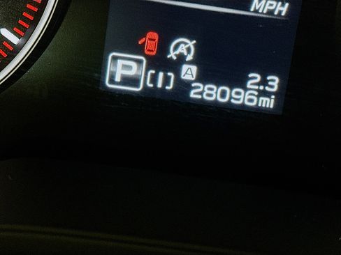 Used 2024 Subaru Crosstrek 2.0i Premium image 19