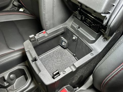Used 2025 Jeep Wrangler Rubicon AWD/4WD image 44