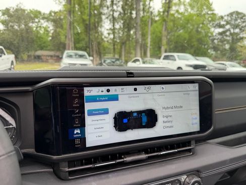 Used 2024 Jeep Wrangler Unlimited Sahara image 12