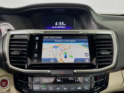 Certified 2017 Honda Accord Touring image 18