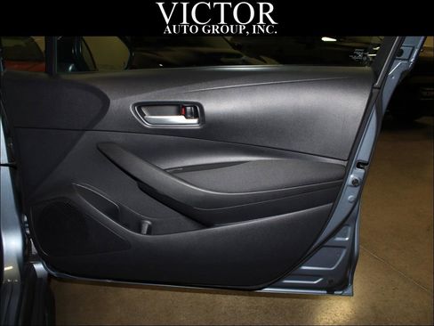 Used 2021 Toyota Corolla LE image 34