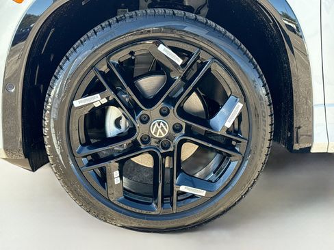 New 2026 Volkswagen Tiguan SE R-Line FWD image 42