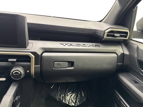 Used 2025 Toyota Tacoma SR AWD/4WD image 58