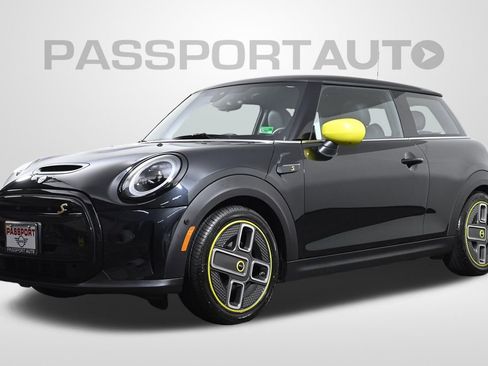 Used 2024 MINI Cooper SE image 1