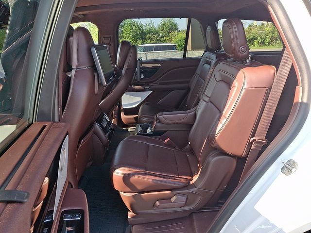 Used 2023 Lincoln Aviator Black Label w/ Jet Package AWD/4WD image 10