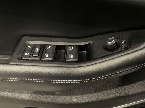 Used 2022 Jeep Grand Cherokee Limited image 11