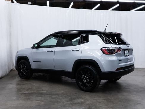 Used 2024 Jeep Compass Latitude w/ Altitude Special Edition AWD/4WD image 4
