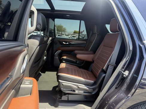 Used 2023 GMC Yukon Denali Ultimate image 33