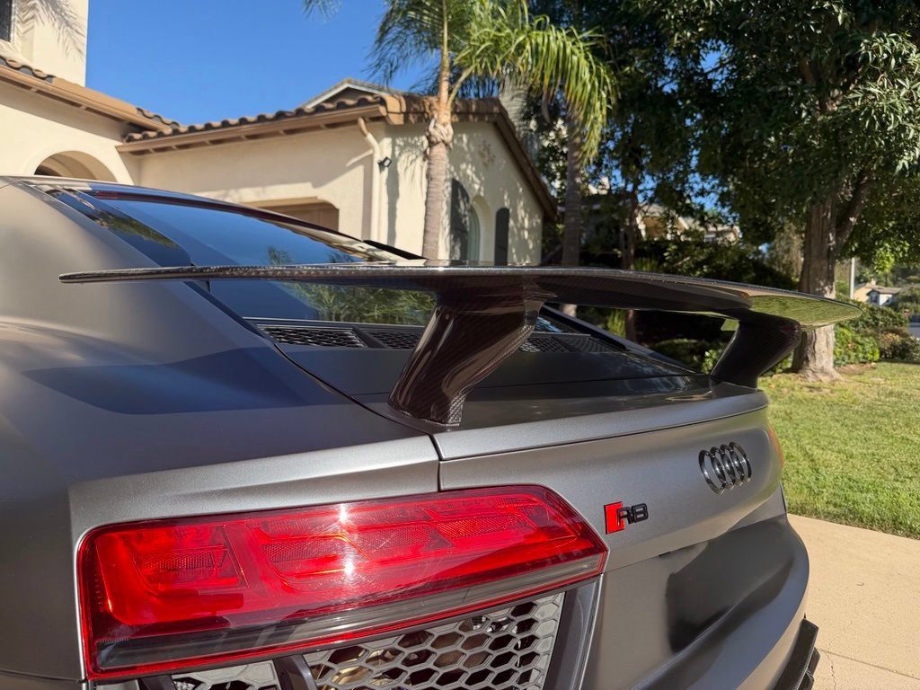 Used 2017 Audi R8 V10 w/ Carbon Exterior Package AWD/4WD image 13