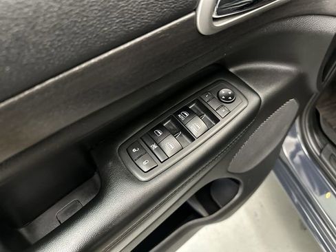 Used 2018 Jeep Grand Cherokee Altitude AWD/4WD image 18