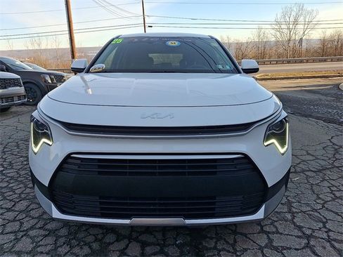 Certified 2025 Kia Niro LX image 2