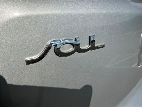 Used 2013 Kia Soul + FWD image 24