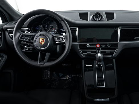 Certified 2026 Porsche Macan AWD/4WD image 24