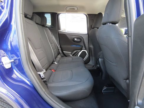 Used 2018 Jeep Renegade Latitude w/ UConnect 8.4 Nav Group FWD image 29
