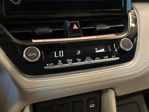 Used 2024 Toyota Corolla Cross LE FWD image 15