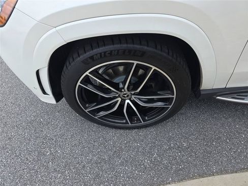 Used 2022 Mercedes-Benz GLS 580 4MATIC image 11