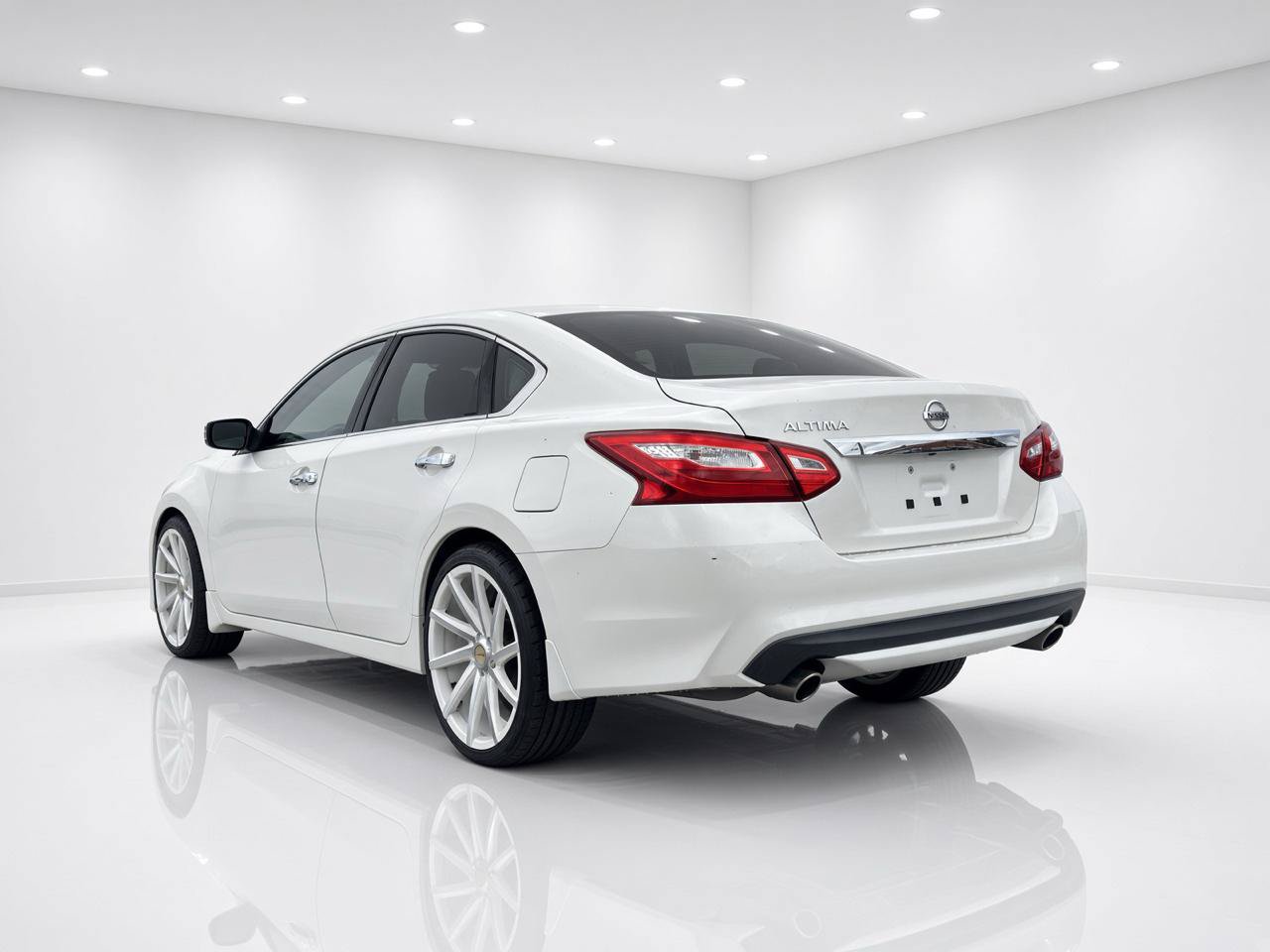 Used 2016 Nissan Altima 2.5 S w/ Power Driver Seat Package FWD image 3