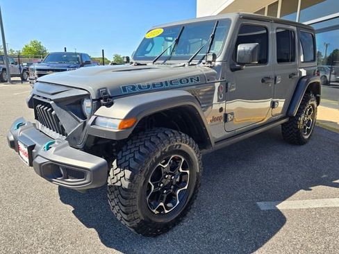 Used 2023 Jeep Wrangler Unlimited Rubicon w/ Cold Weather Group AWD/4WD image 16
