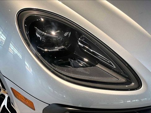 New 2026 Porsche Macan image 12
