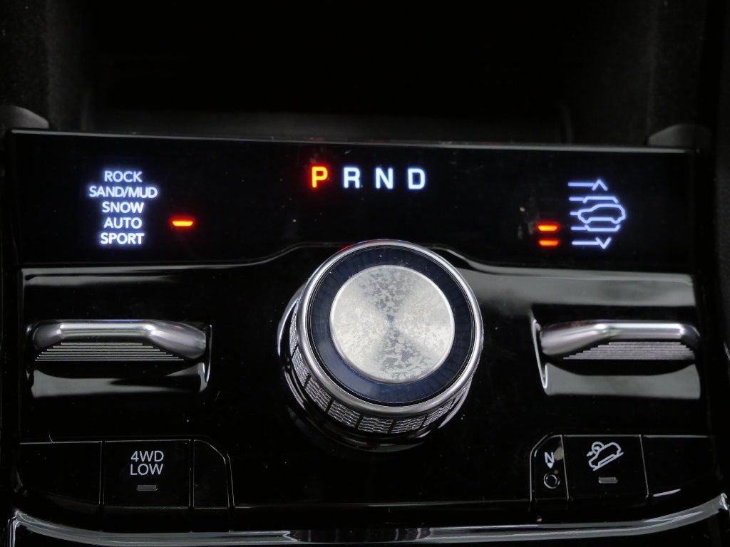 Used 2023 Jeep Grand Cherokee Overland AWD/4WD image 28