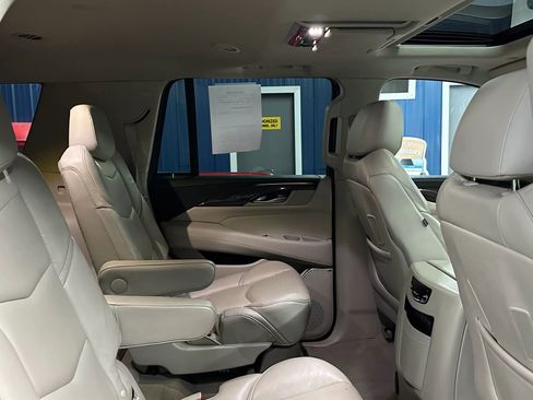 Used 2019 Cadillac Escalade Premium Luxury image 16