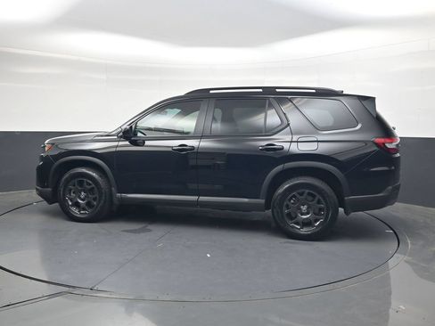 Certified 2023 Honda Pilot TrailSport image 7