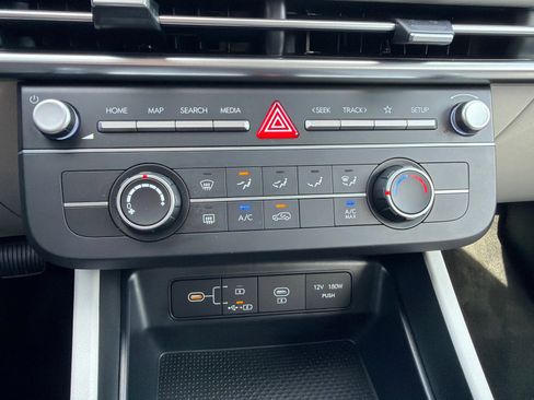 Used 2025 Hyundai Tucson SE FWD image 30