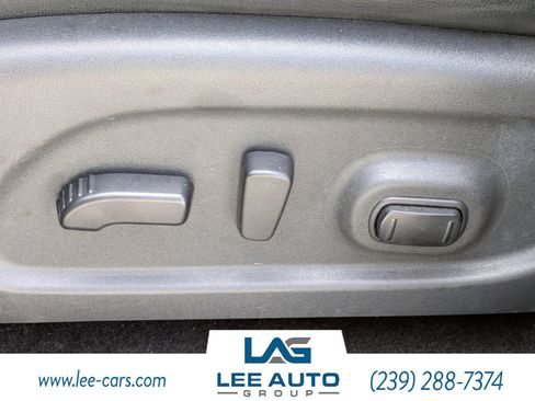 Used 2019 Nissan Pathfinder SL FWD image 19