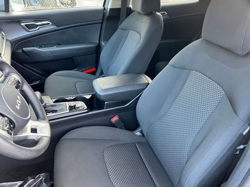 Used 2025 Kia Sportage LX image 30