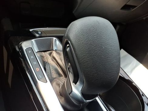 Used 2025 Chevrolet Trax LT w/ LT Convenience Package FWD image 20