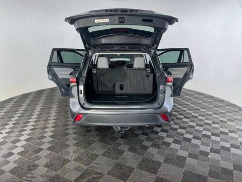 Used 2020 Toyota Highlander XLE w/ Protection Package #3 AWD/4WD image 18