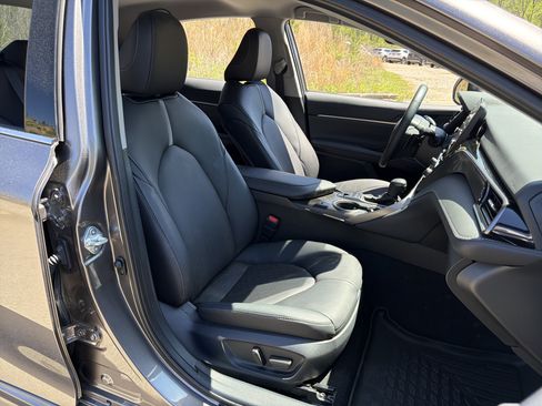 Used 2024 Toyota Camry XSE FWD image 13